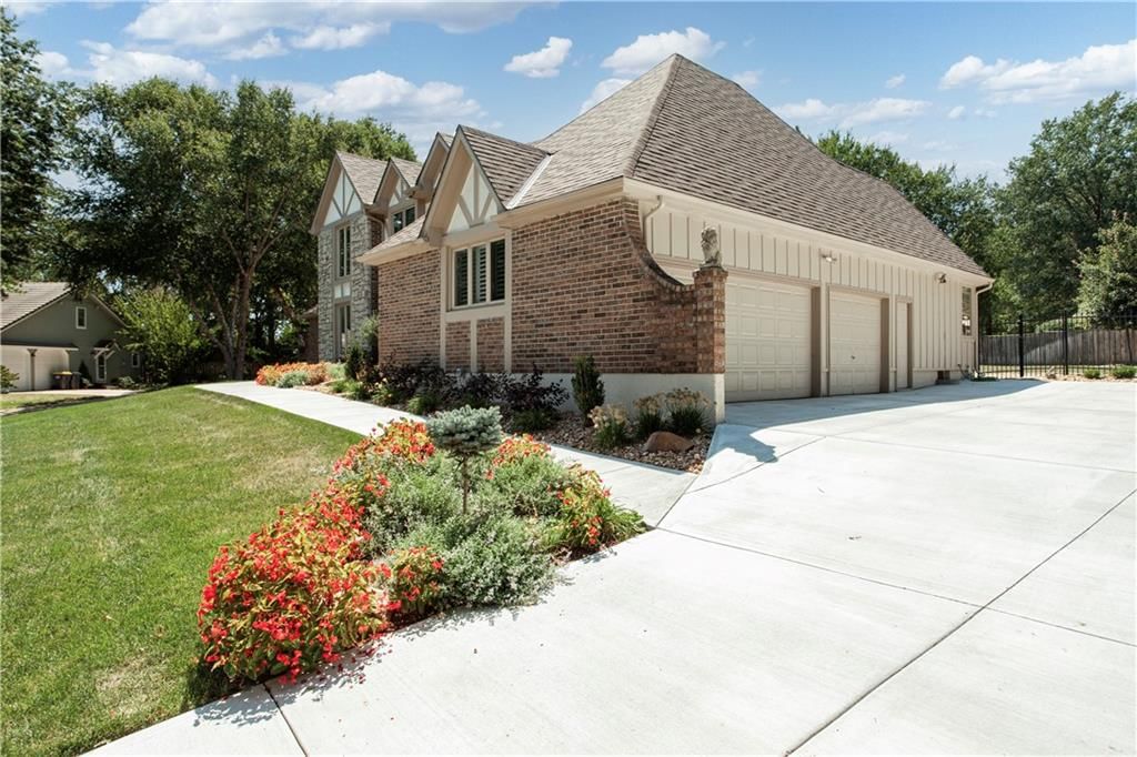 1303 NW Hawk Creek Drive — photo 5