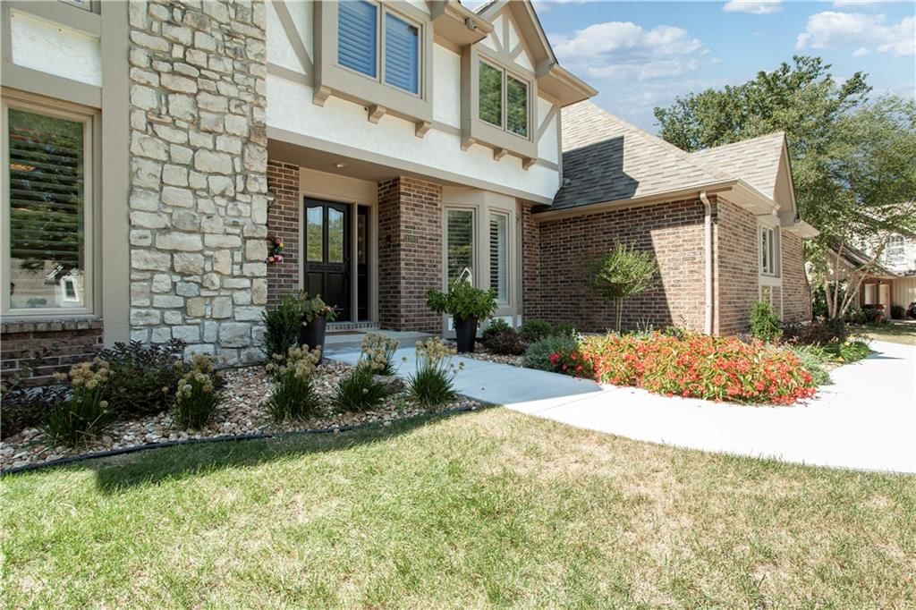 1303 NW Hawk Creek Drive — photo 8
