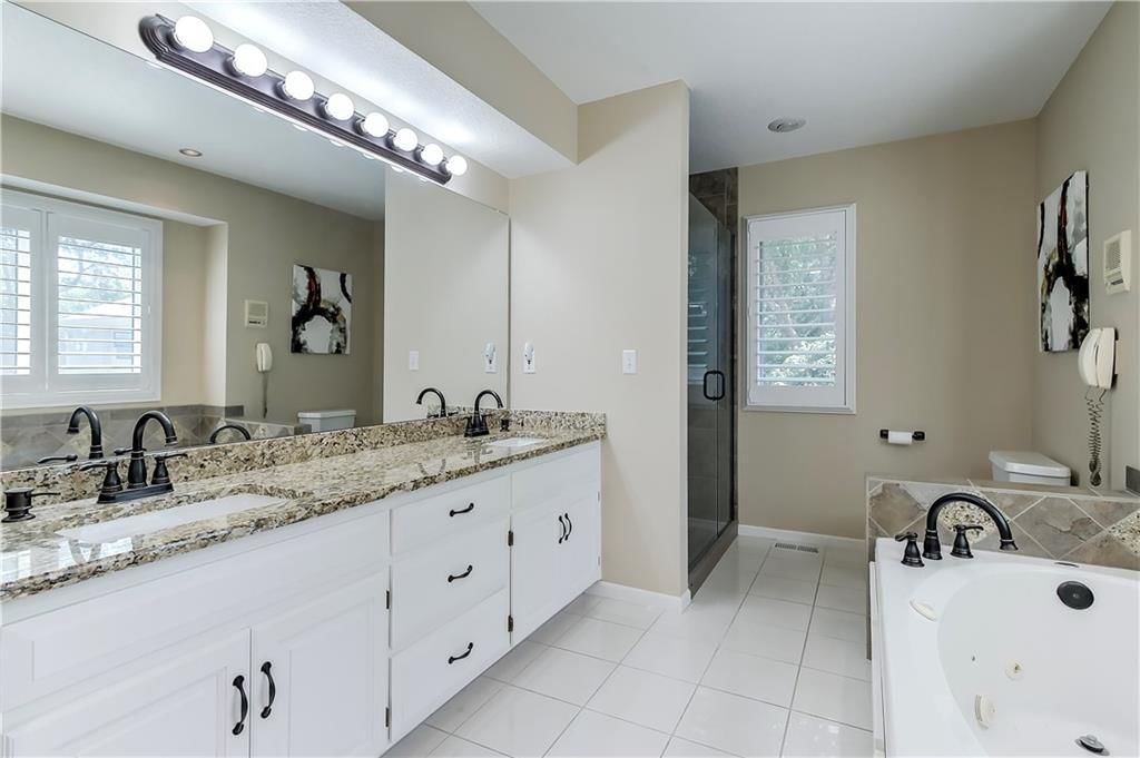 1303 NW Hawk Creek Drive — photo 37