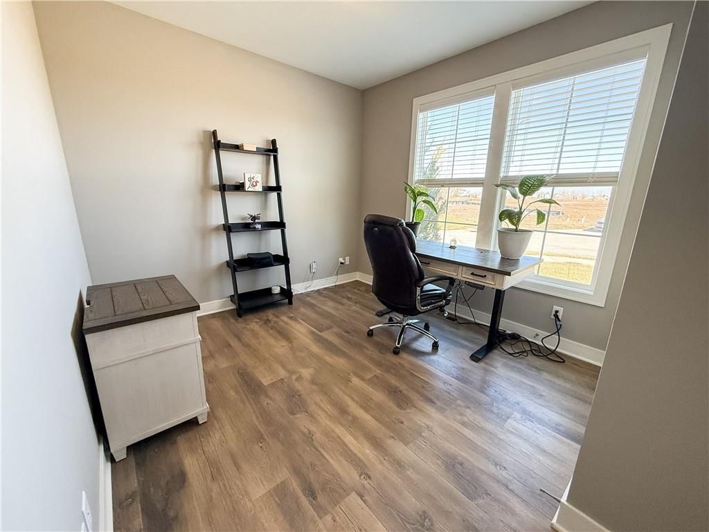 1173 SW Whitby Drive — photo 3