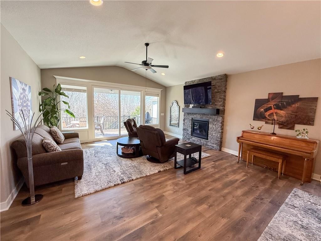 1173 SW Whitby Drive — photo 8