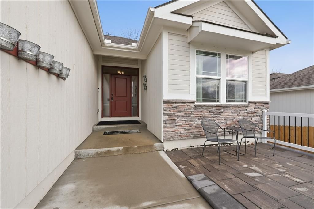 8735 W Longview Parkway — photo 2