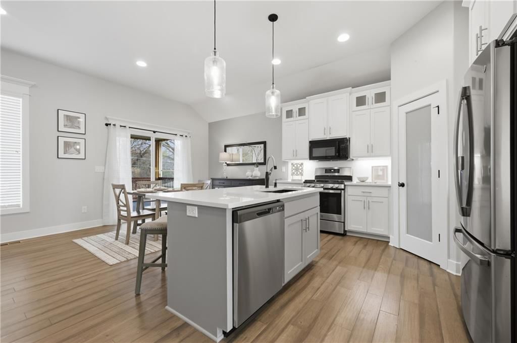 8735 W Longview Parkway — photo 6