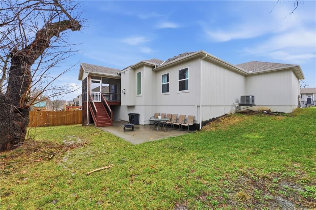 8735 W Longview Parkway — photo 32