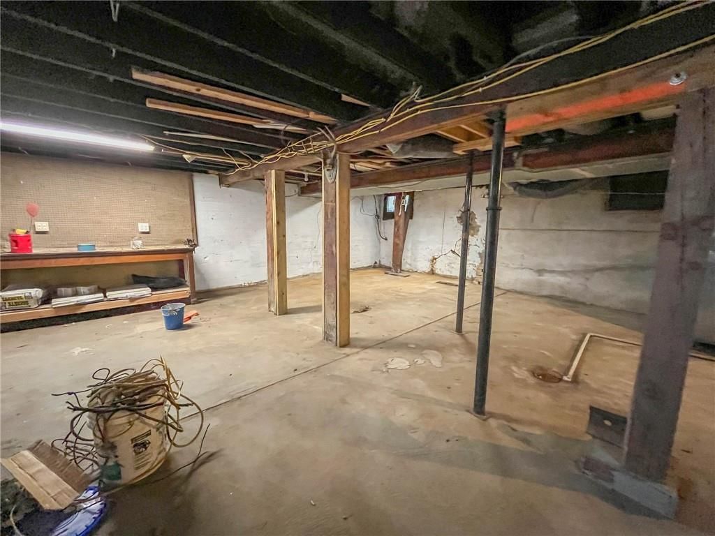 512 W 11th Street — photo 18