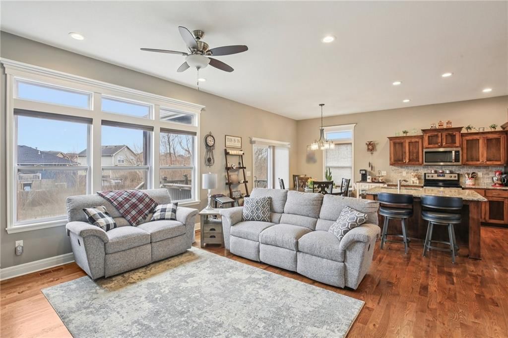 915 N Oak Terrace — photo 3