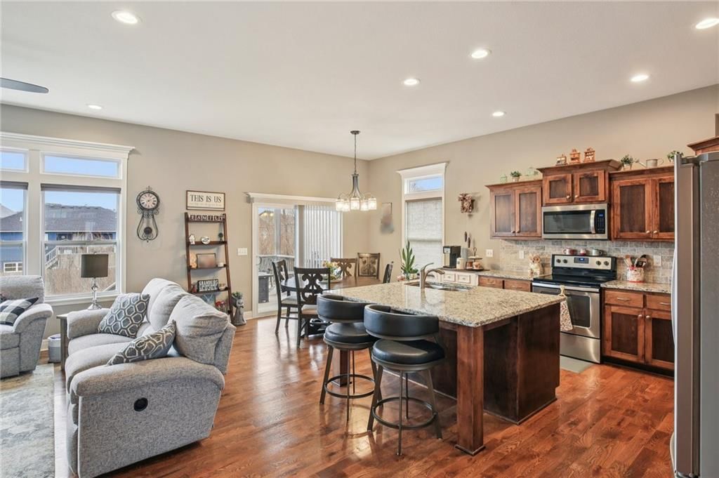 915 N Oak Terrace — photo 4