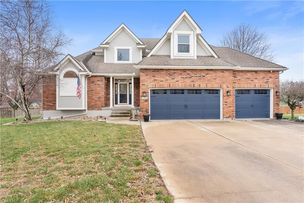 313 SW Bridlewood Court, Lee's Summit, MO