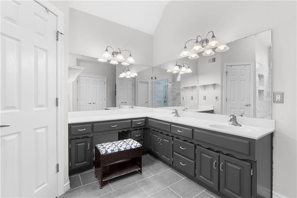 313 SW Bridlewood Court — photo 24