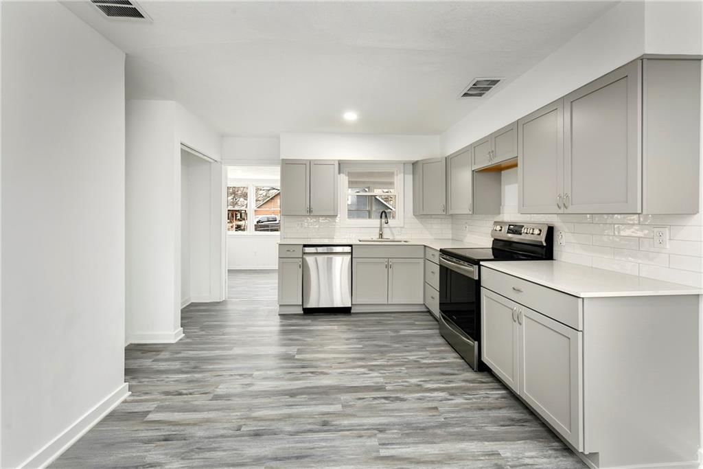 209 Brown Avenue — photo 8