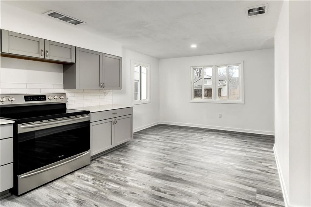 209 Brown Avenue — photo 10