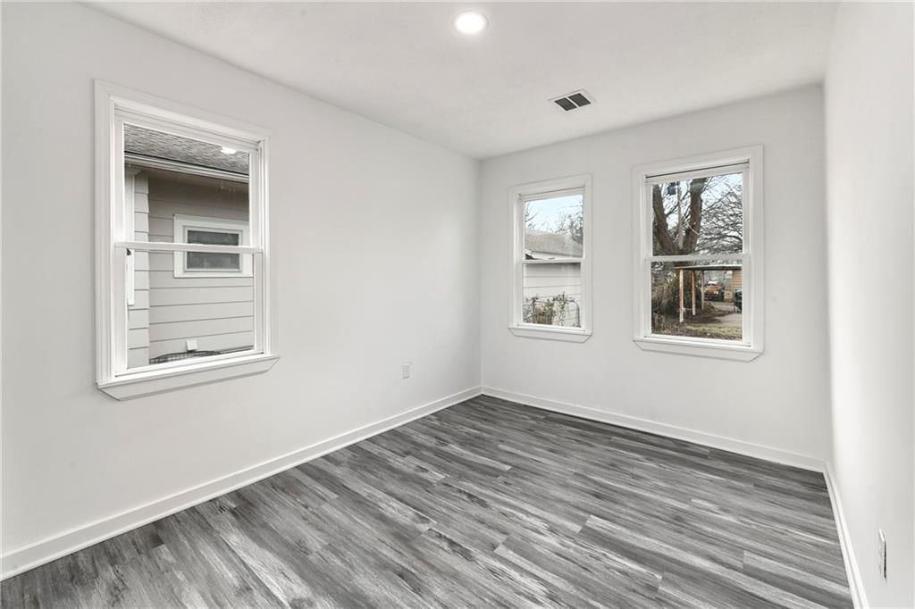 209 Brown Avenue — photo 18