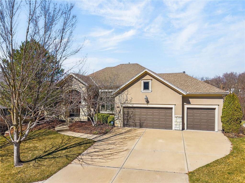 6110 Westwood Court, Parkville, MO