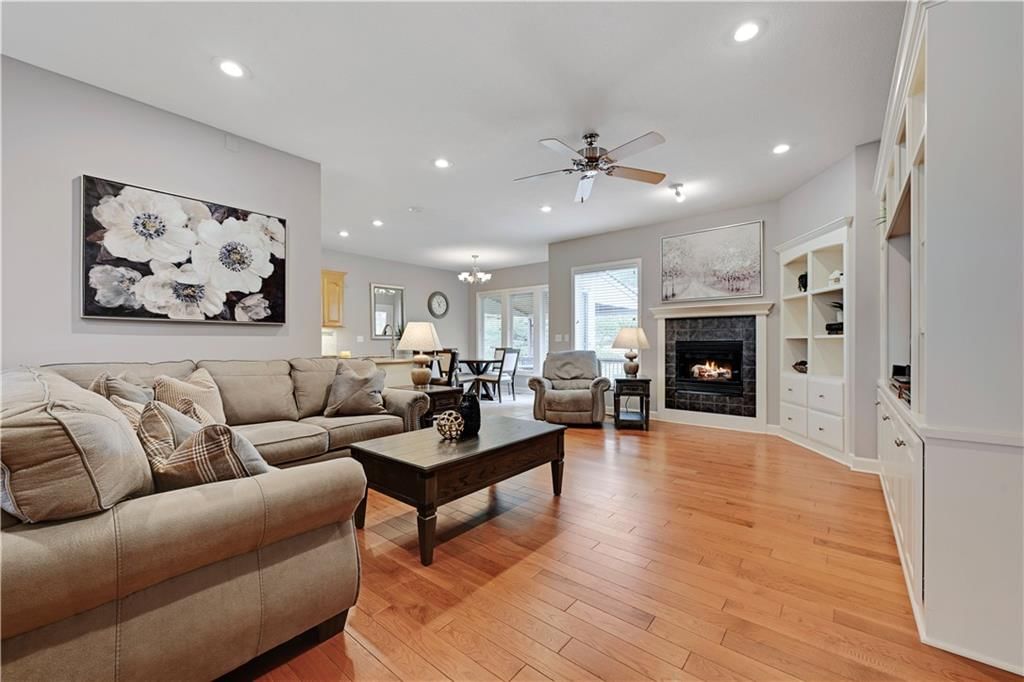15984 W 159th Terrace — photo 8