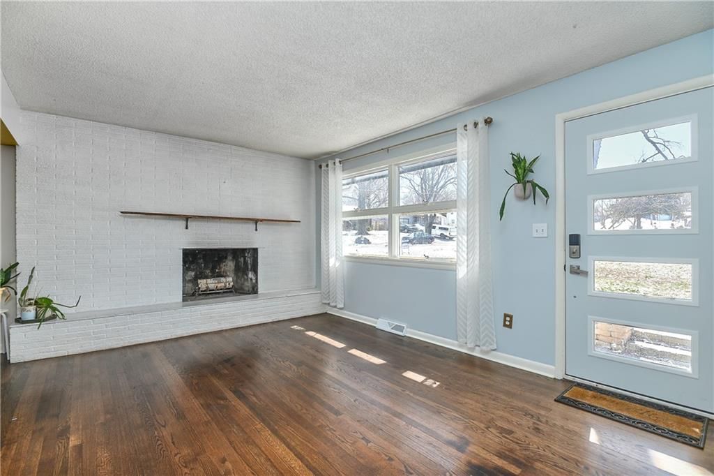 954 Sutton Court — photo 6