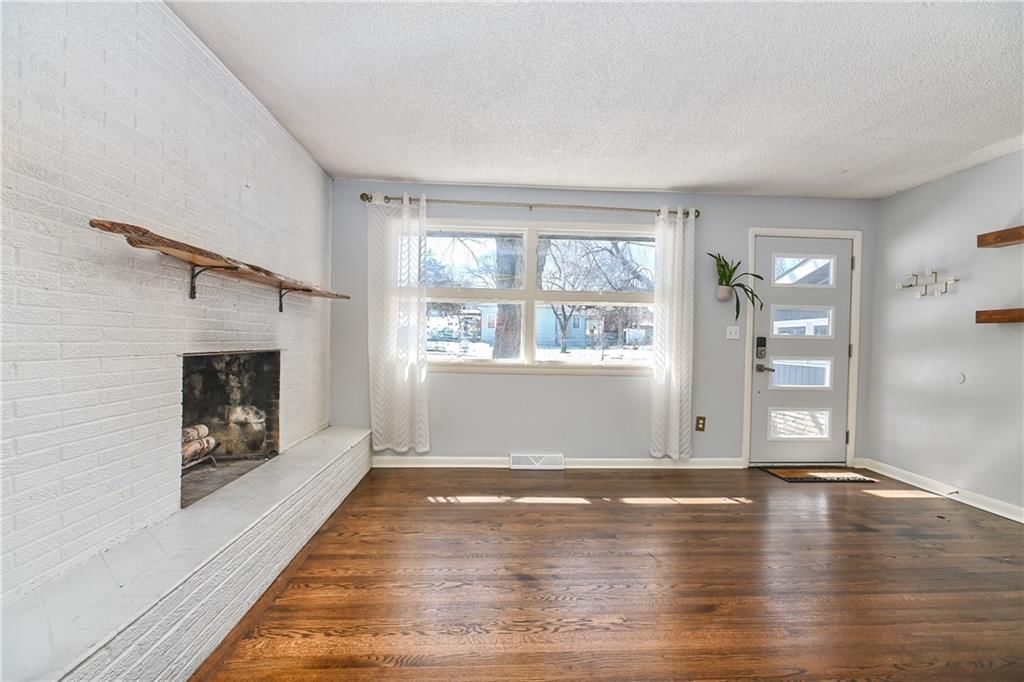 954 Sutton Court — photo 7