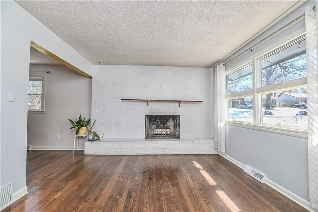 954 Sutton Court — photo 9