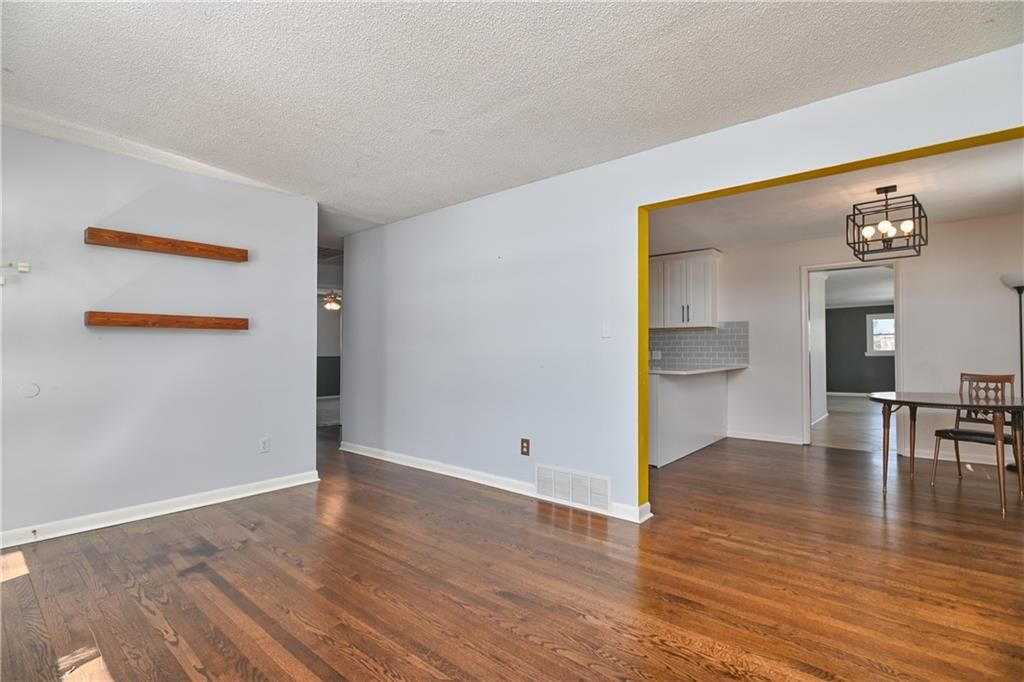 954 Sutton Court — photo 10