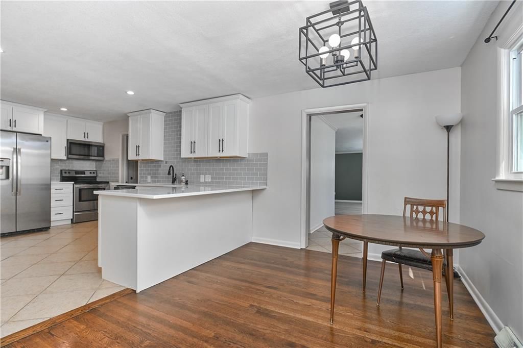954 Sutton Court — photo 11