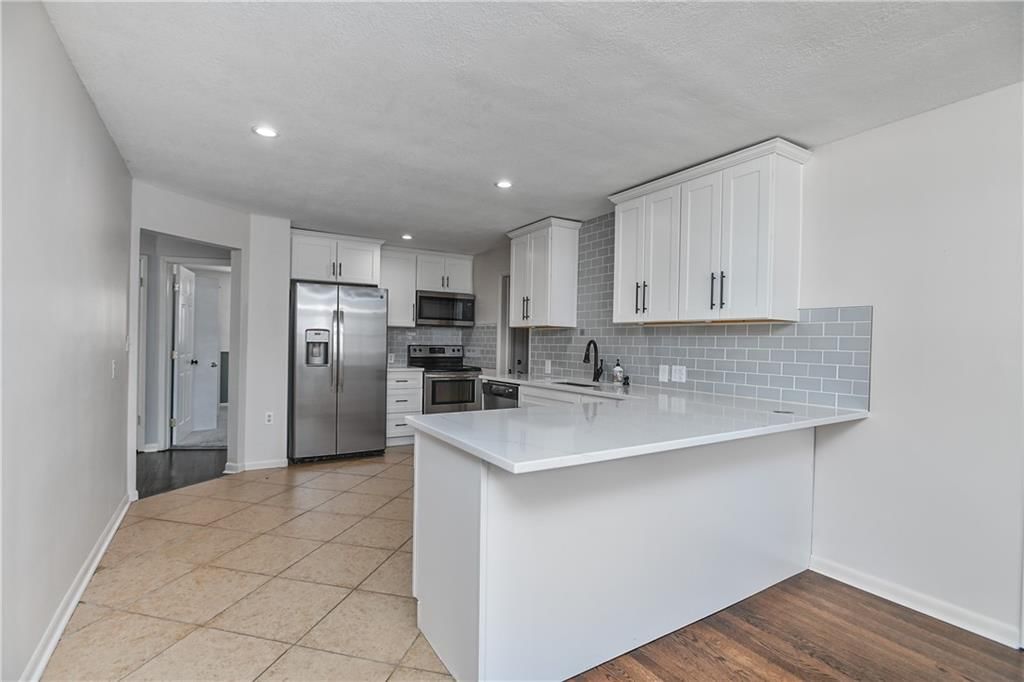 954 Sutton Court — photo 12