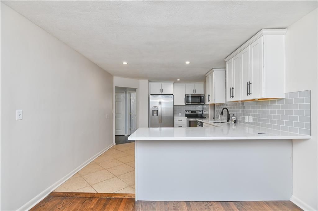 954 Sutton Court — photo 13