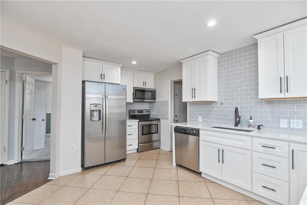 954 Sutton Court — photo 14