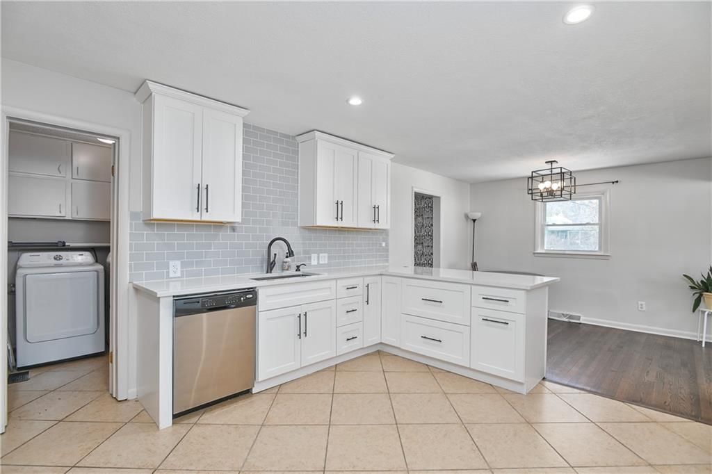 954 Sutton Court — photo 15