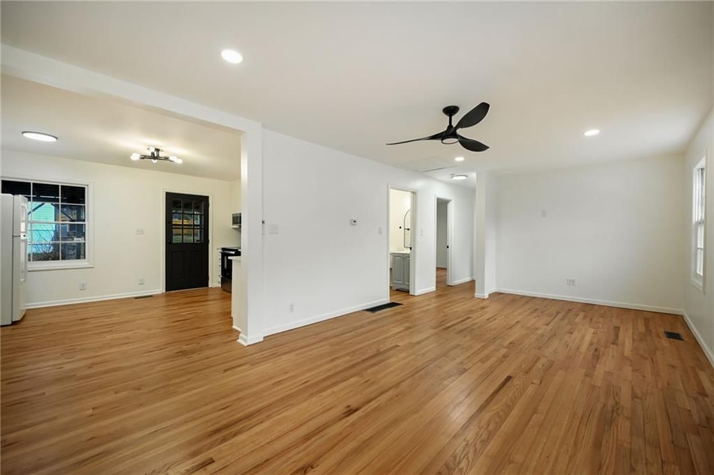 15211 Bellaire Avenue — photo 4