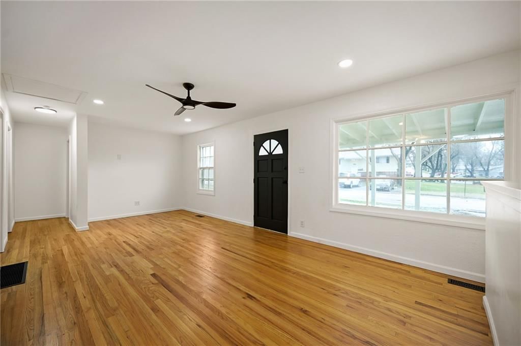 15211 Bellaire Avenue — photo 5