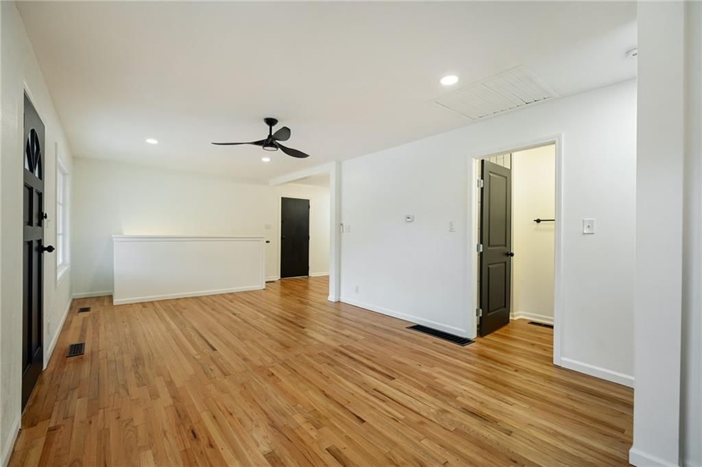 15211 Bellaire Avenue — photo 7
