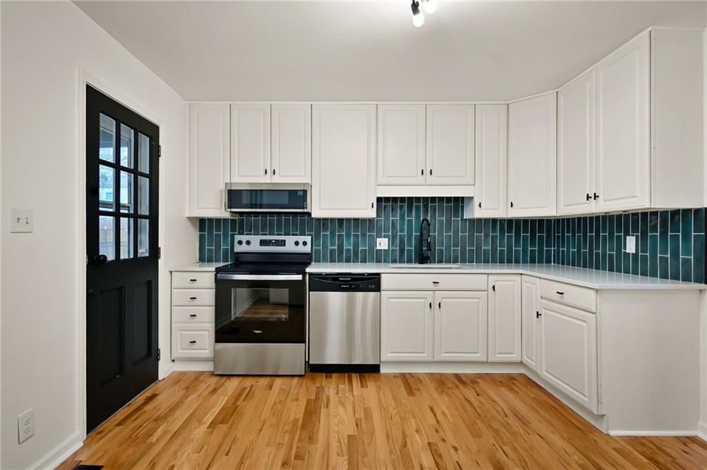 15211 Bellaire Avenue — photo 8