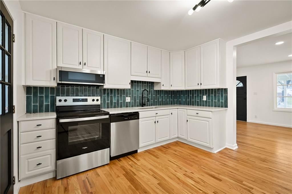15211 Bellaire Avenue — photo 10