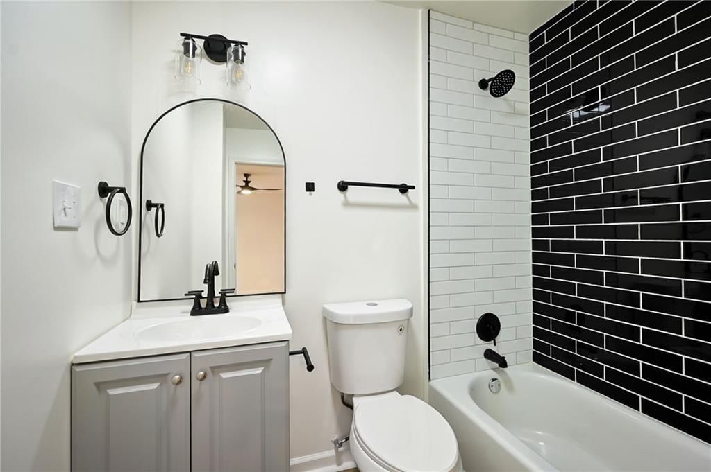 15211 Bellaire Avenue — photo 15
