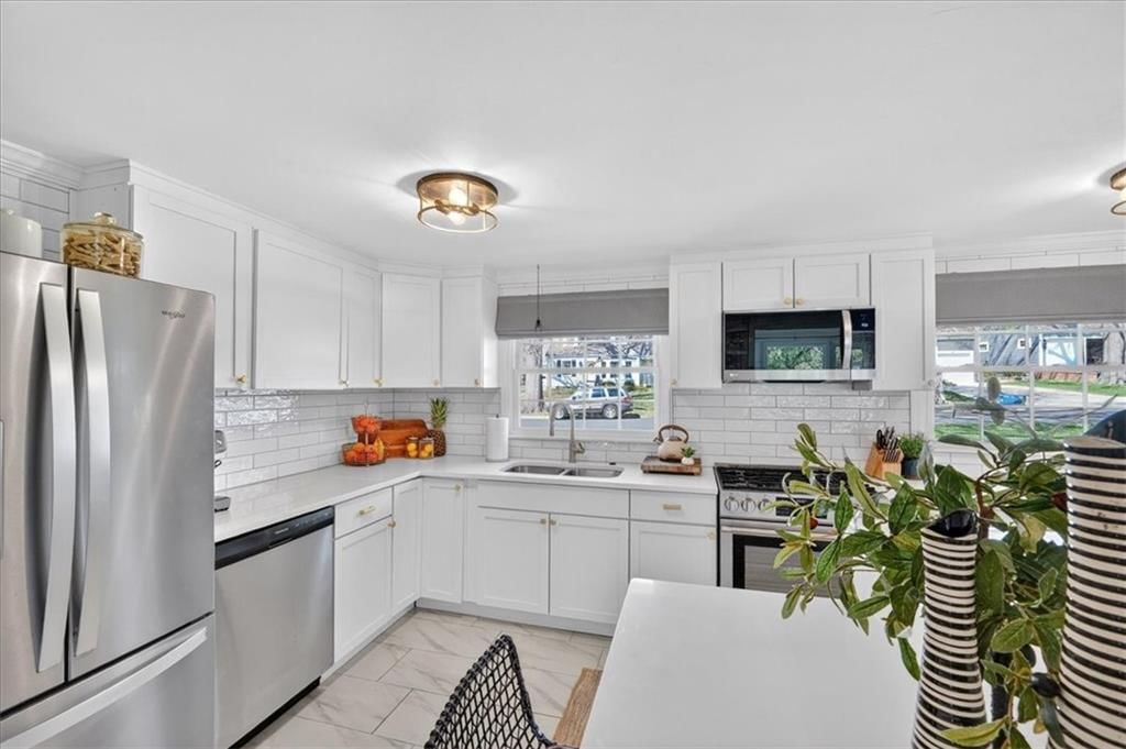 4021 W 73rd Terrace — photo 8