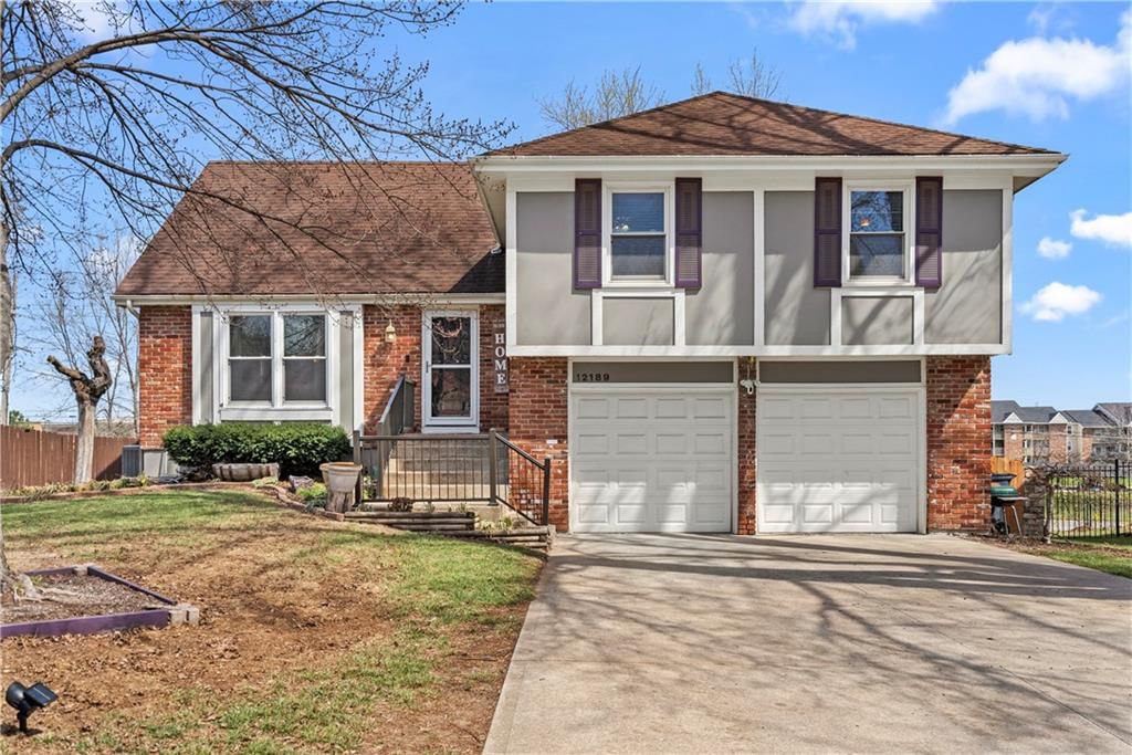 12189 S Fox Ridge Drive, Olathe, KS