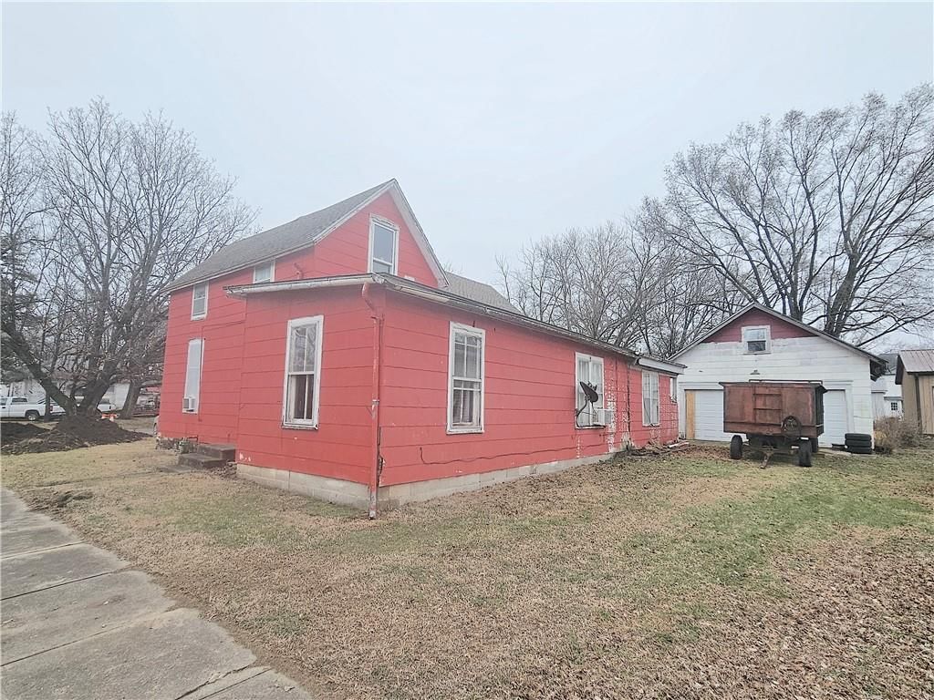 203 S Elm Street — photo 4
