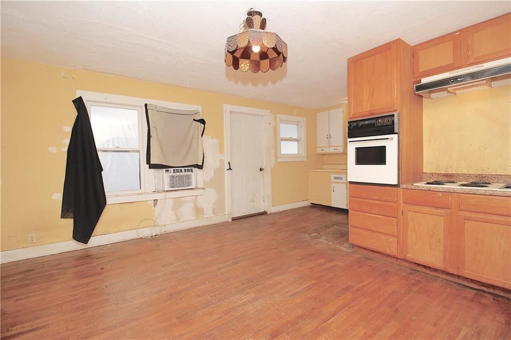 203 S Elm Street — photo 8