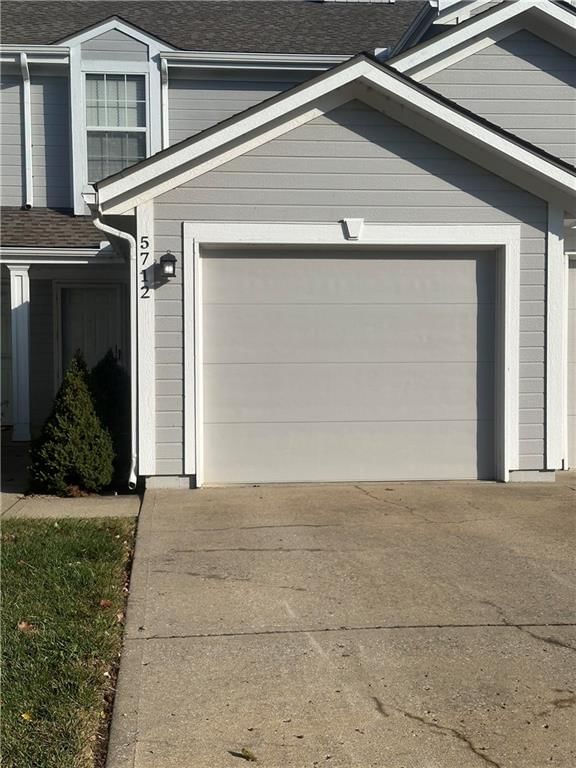 5712 NW Plantation Lane, Lee's Summit, MO