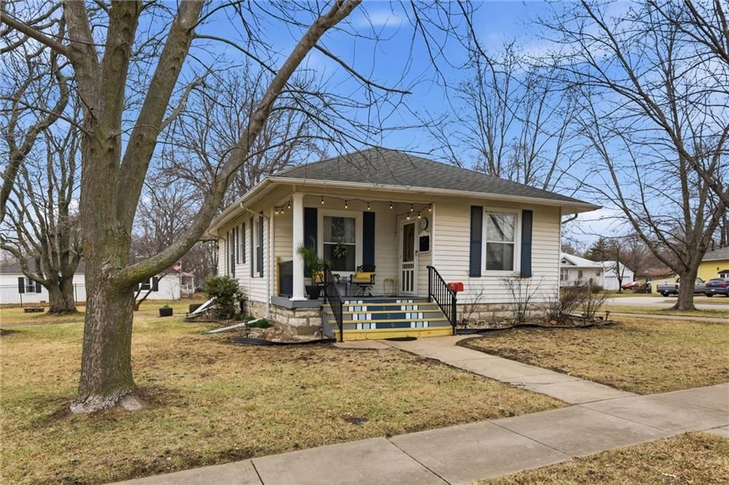 126 S OAK Street — photo 2