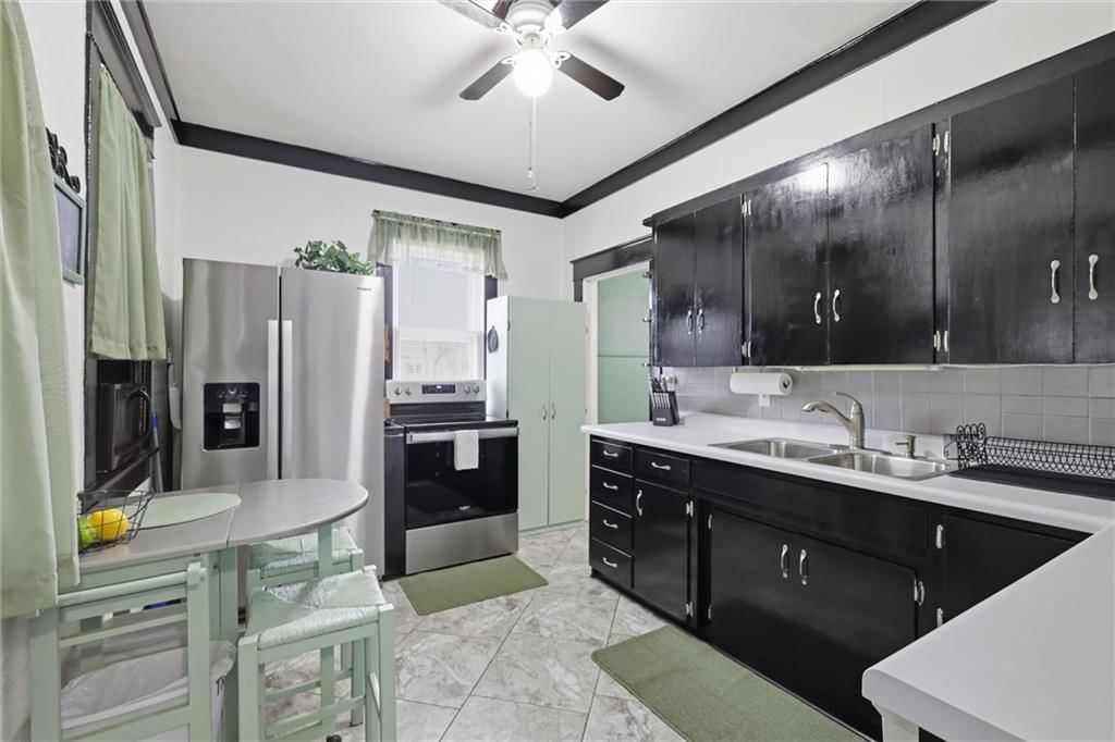 126 S OAK Street — photo 6