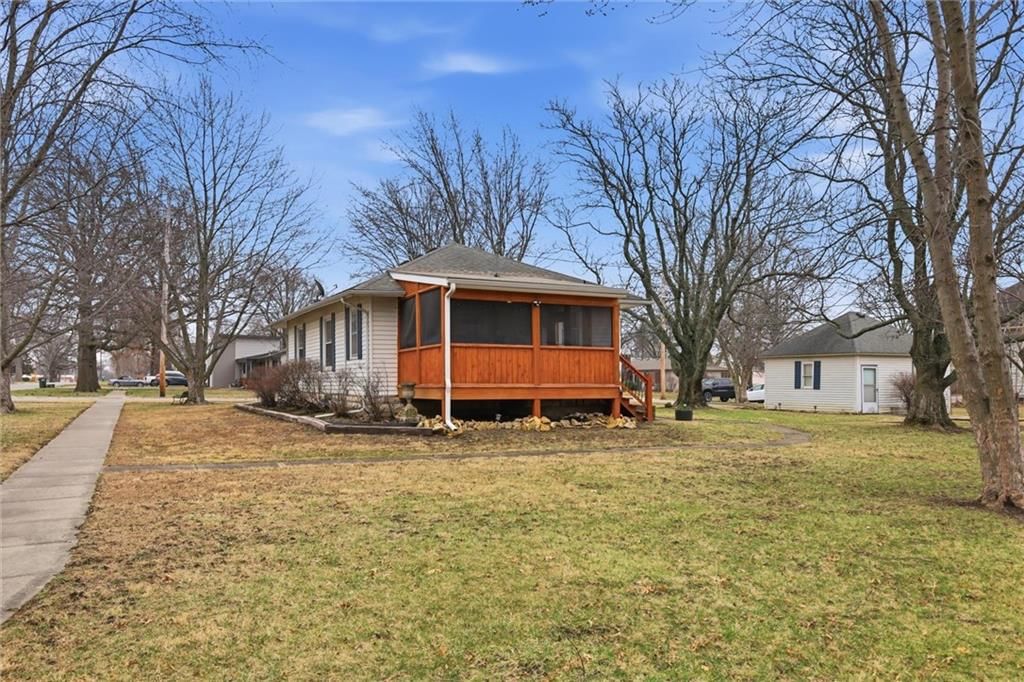 126 S OAK Street — photo 17