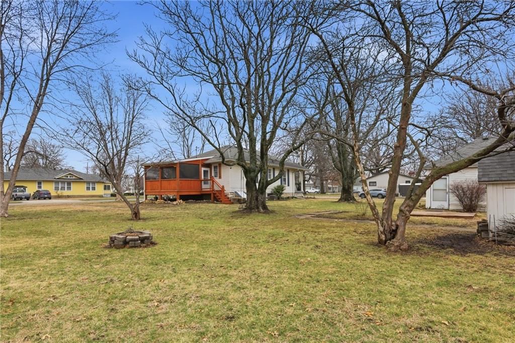 126 S OAK Street — photo 18