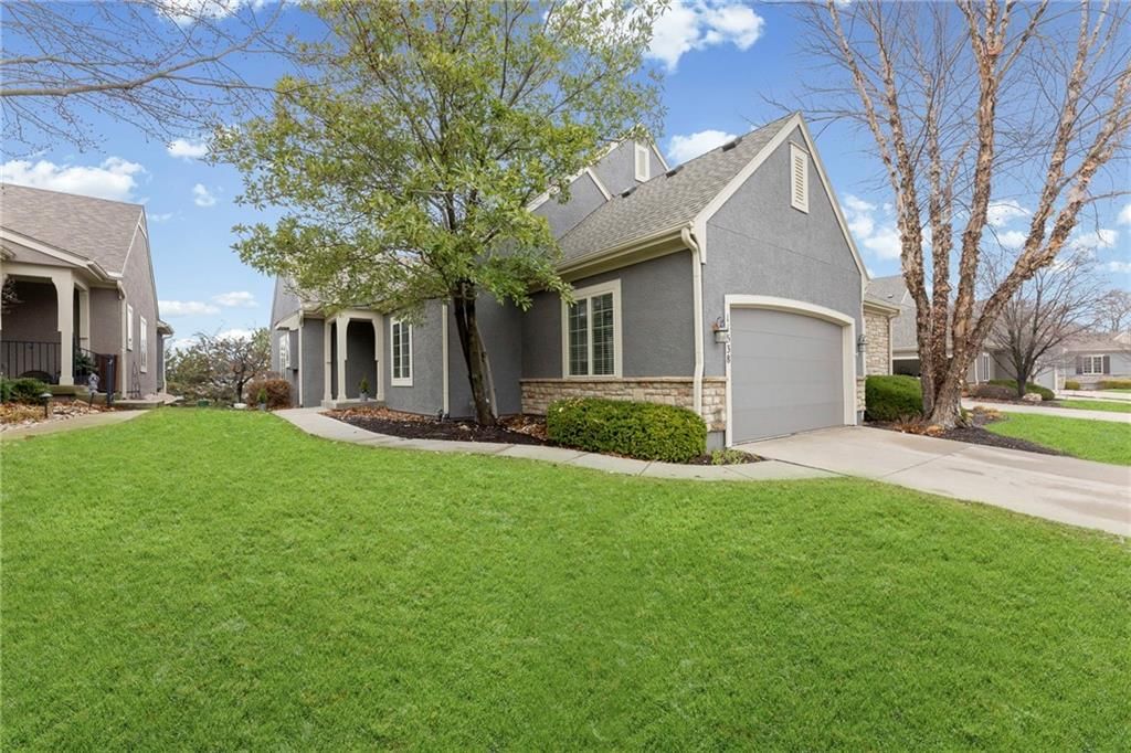 11538 S Deer Run Street, Olathe, KS