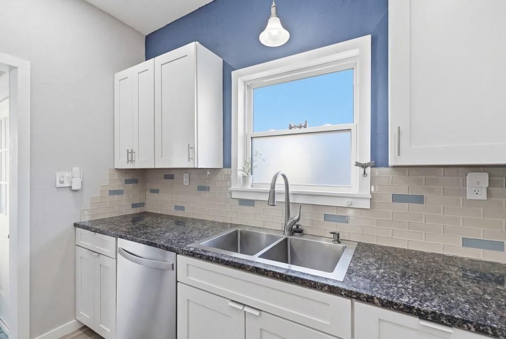 220 S Broadway Street — photo 11