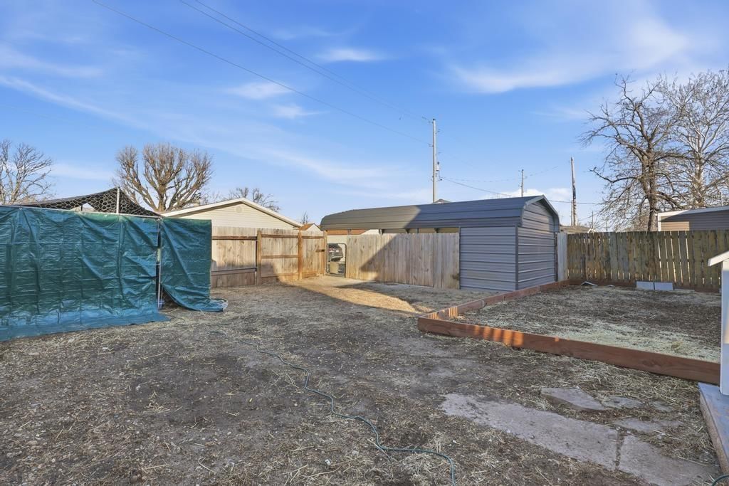 220 S Broadway Street — photo 22