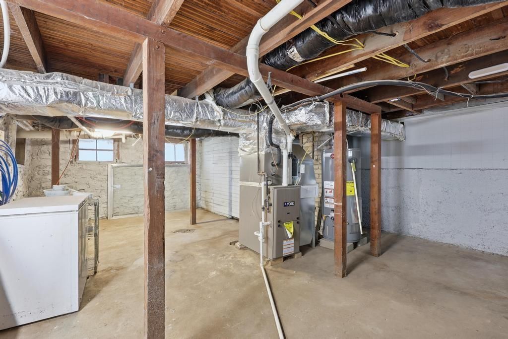 220 S Broadway Street — photo 25