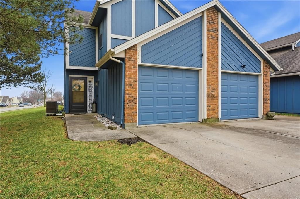 512 NE Brookwood Circle, Blue Springs, MO