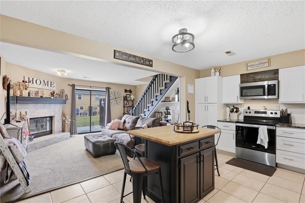 512 NE Brookwood Circle — photo 4