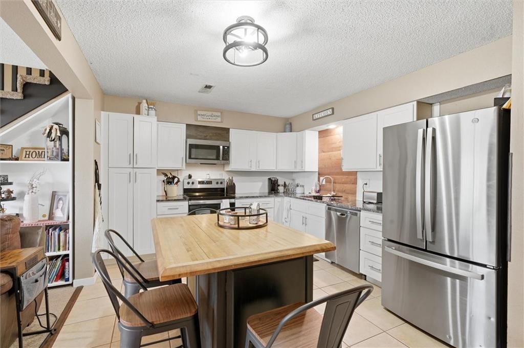 512 NE Brookwood Circle — photo 5