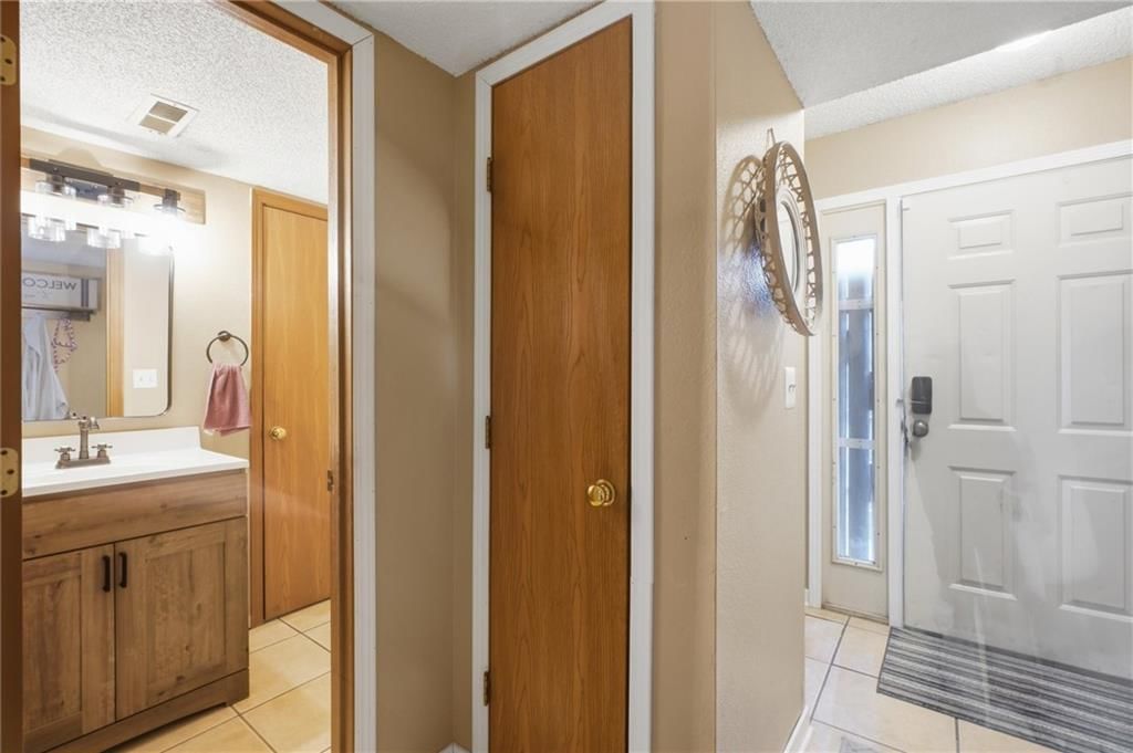 512 NE Brookwood Circle — photo 9
